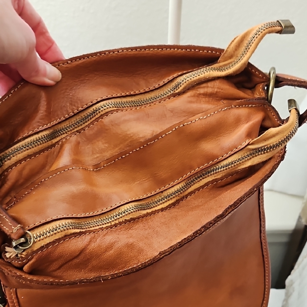 Italian Leather Tan Shoulder Bag - Picture 10 of 10